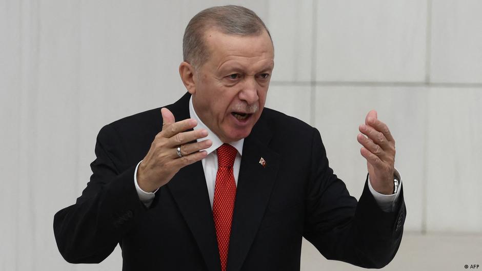 الرئيس التركي رجب طيب إردوغان يلقي كلمة أمام البرلمان As Israel continues to pound Gaza, Recep Tayyip Erdogan is adopting a harsher stance (image: Adem ALTAN / AFP)) الرئيس التركي رجب طيب إردوغان يلقي كلمة أمام البرلمان Turkish President Recep Tayyip Erdogan gesticulates during a speech to parliament