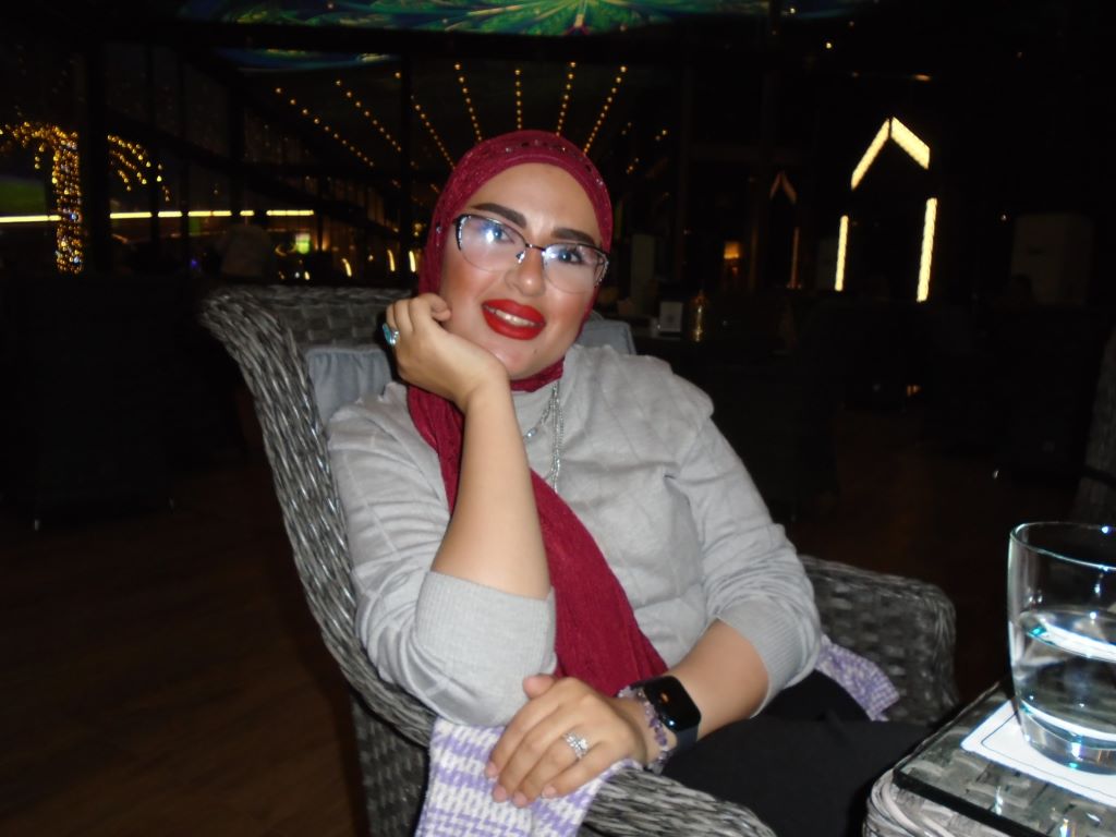 صورة من: Birgit Svensson - الشابة العراقية الناشطة البيئية روان الزيدي المولودة في منطقة الكرادة ببغداد. Unternehmerin Rawan al Zaidi صورة من: Birgit Svensson - الشابة العراقية الناشطة البيئية روان الزيدي المولودة في منطقة الكرادة ببغداد. Unternehmerin Rawan al Zaidi