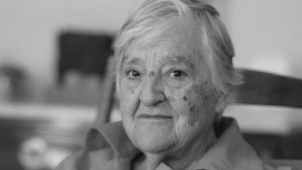 Etel Adnan; Foto:Pierre René-Worms/RFI الشاعرة والاديبة العالمية الراحلة إتسل عدنان في رثاء الفنانة إيتيل عدنان: تعدّ الشاعرة والأديبة والفنَّانة إيتيل عدنان نقيبة الأدب في الشرق الأوسط وهي بطبيعتها مواطنة عالمية عاشت في عدة أماكن وكتبت بلغات عدة، كما استطاعت في سن مبكرة شق طريقها في عوالم مختلفة.
